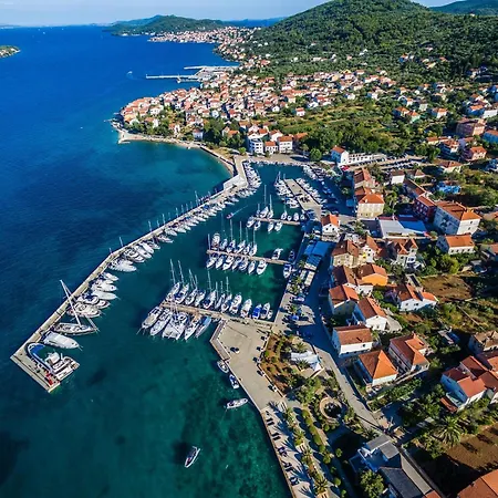 Dalmatia In Island Ugljan With Swimmingpool Lägenhet Preko