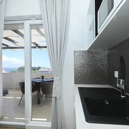 Dalmatia In Island Ugljan With Swimmingpool Apartman