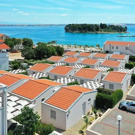 Dalmatia In Island Ugljan With Swimmingpool Apartman *