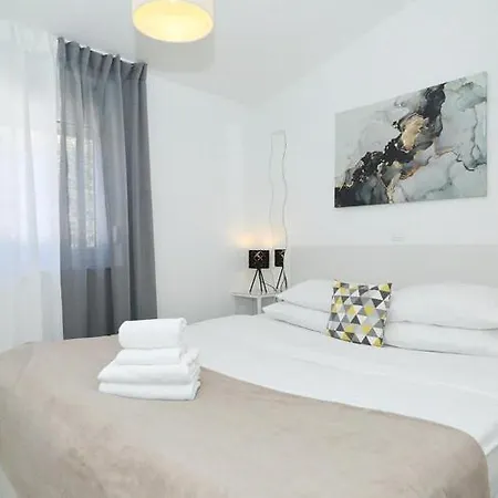 Dalmatia In Island Ugljan With Swimmingpool Apartman Preko