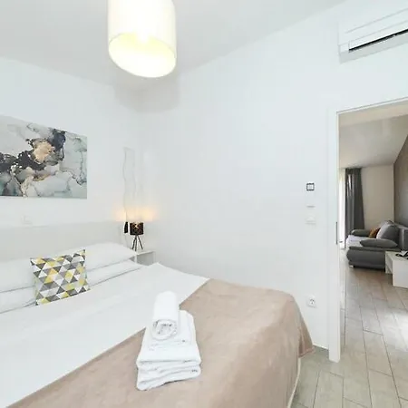 Dalmatia In Island Ugljan With Swimmingpool Apartman
