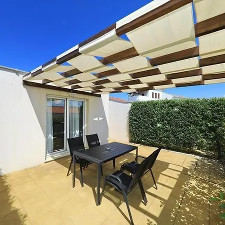 Apartman Dalmatia In Island Ugljan With Swimmingpool *