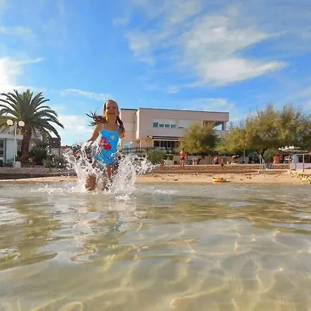 Apartman Dalmatia In Island Ugljan With Swimmingpool *