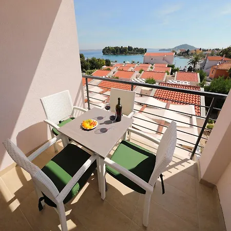 Apartman Dalmatia In Island Ugljan With Swimmingpool Preko