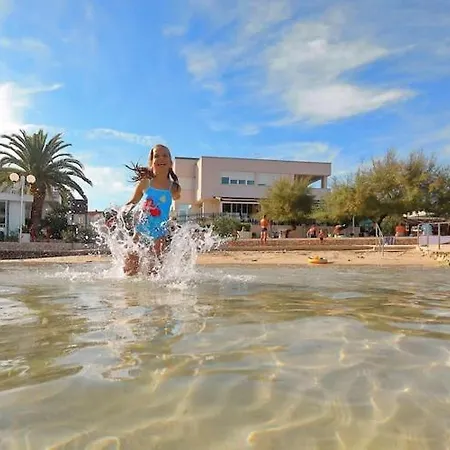 Dalmatia In Island Ugljan With Swimmingpool Διαμέρισμα *